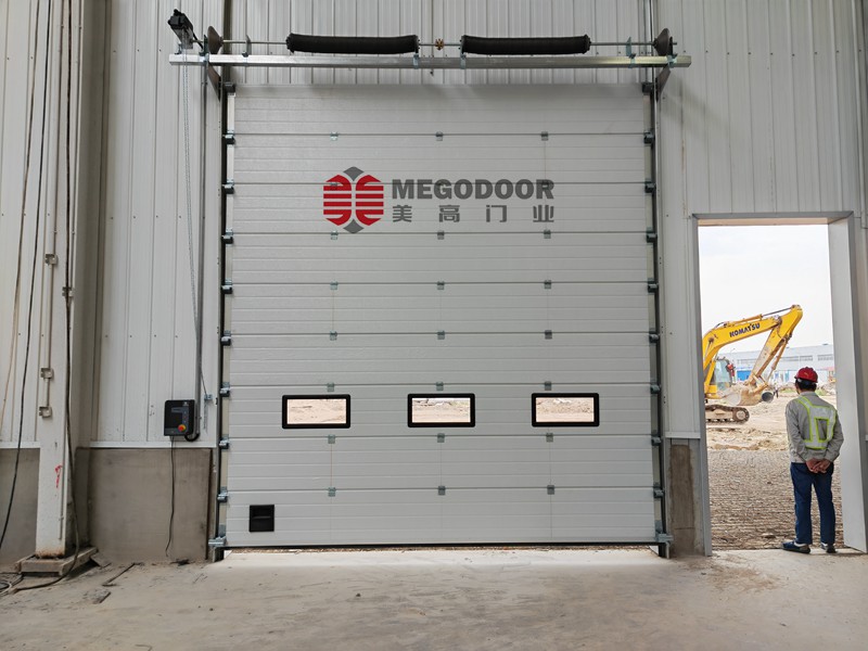 宁波电动滑升门:仓储物流高效运作的核心门户插图 宁波电动滑升门:仓储物流高效运作的核心门户插图