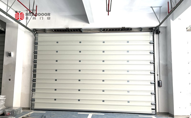 宁波存储仓库保温工业提升门：空间优化与高效保温的完美结合插图1