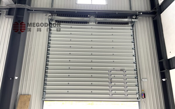 宁波能源守护者：高保温性能工厂大门选型与应用指南插图