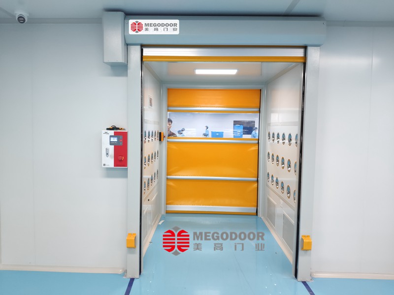 洁净空间的智能守护者：宁波风淋室专用工业快速卷帘门解决方案插图