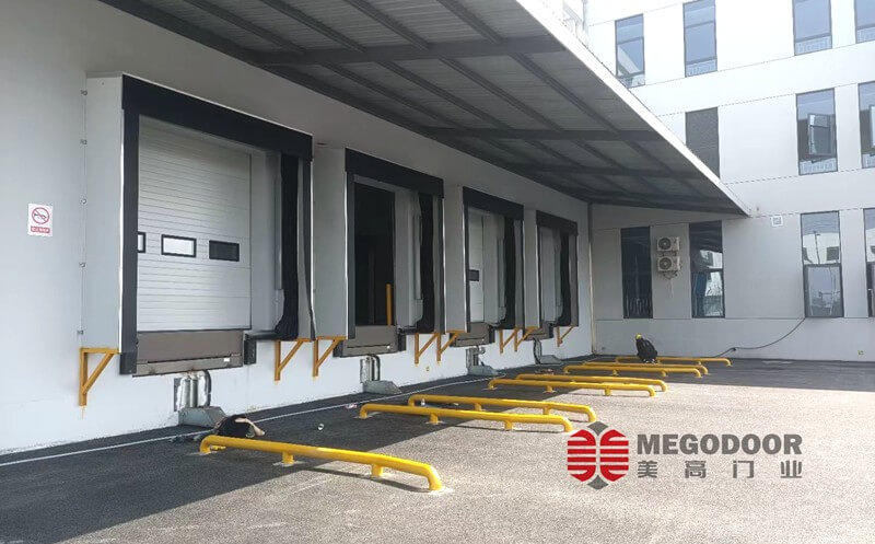 仓储冷库出货口使用充气门封，提高装卸密封性与冷链节能效果插图1