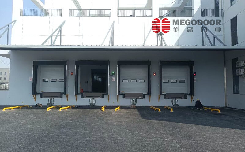 仓储冷库出货口使用充气门封，提高装卸密封性与冷链节能效果缩略图