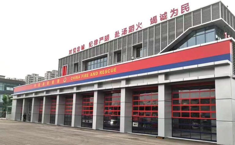 宁波消防车库门厂家推荐，美高门业专业定制消防提升门缩略图